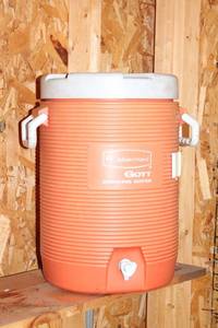 Rubbermaid Gott Drinking Water Cooler with Additional US Sailing Team Insulated Cup