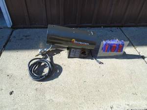 Mr heater 30-60000 btu propane heater. Looks nearly new. As shown.