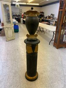 lot 307 image: Covered Vase on Stand