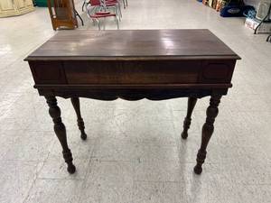 lot 308 image: Antique Desk