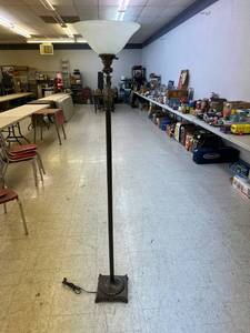 lot 309 image: Floor Lamp
