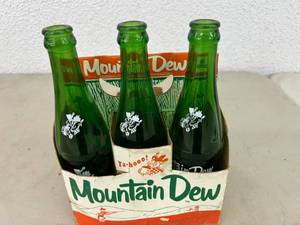 lot 323 image: Mountain Dew Hillbilly 6 Pack Carrier & 3 Bottles