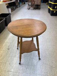 lot 385 image: Round Clawfoot Table