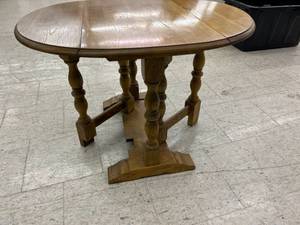 lot 391 image: Small Drop Side Table