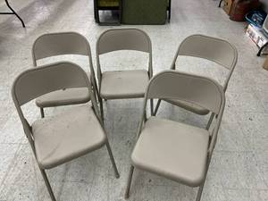 lot 395 image: Metal Folding Chairs