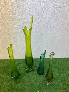 lot 406 image: Vases