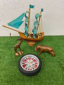 lot 419 image: Home Decor, Clock