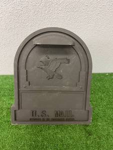 lot 427 image: Mail Box