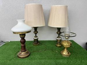 lot 435 image: Lamps