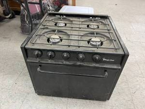 lot 440 image: Magic Chef Oven From Camper