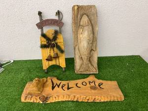 lot 443 image: Wood Home Decor