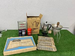 lot 452 image: Kitchen Items Lot