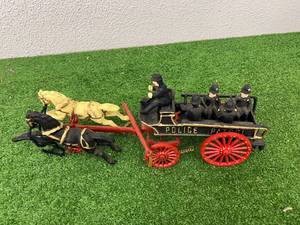 lot 467 image: Cast Iron Toy