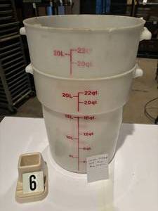 2 -  Cambro  22 Quart RFS22148 Storage Container