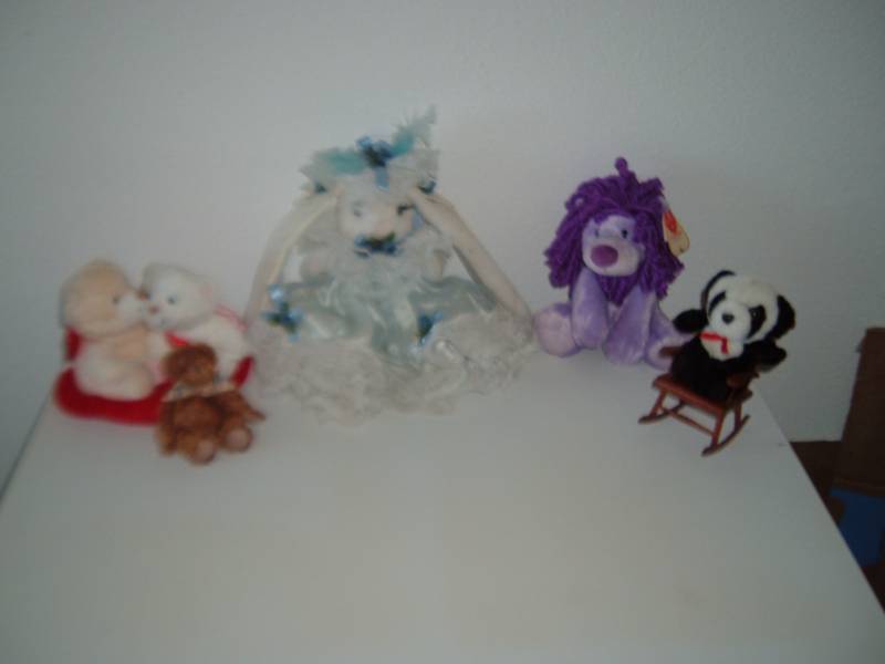lot 7 image: (A-1) 5 Assorted Stuffed Animals ...