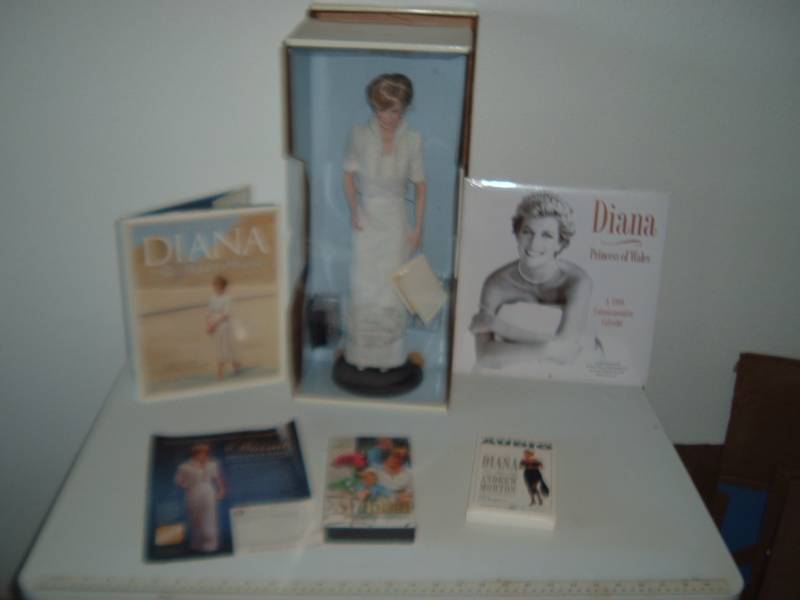 lot 9 image: (CSB) New In Box Princess Diana Por...