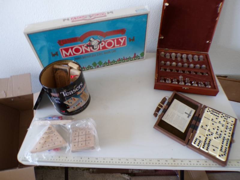 lot 100 image: (A-3T) 4 Vintage Games - Monopoly N...