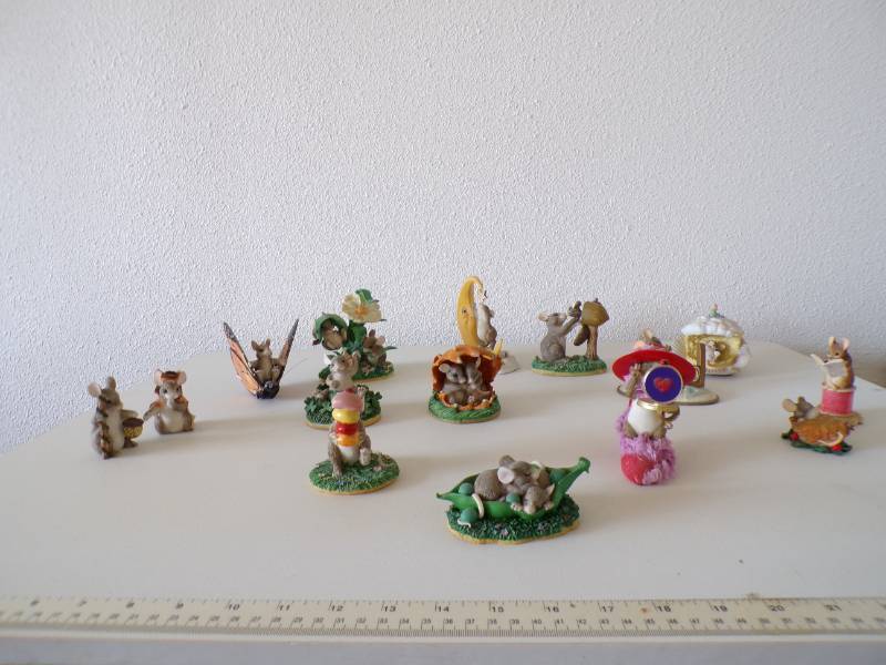 lot 29 image: (D-3) 15 Assorted Mouse Figurines...