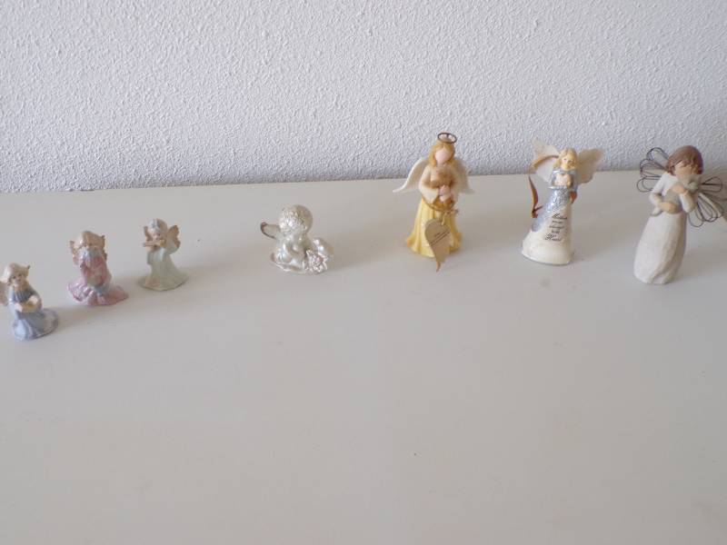 lot 31 image: (CSB) 7 Assorted Angel Figurines...