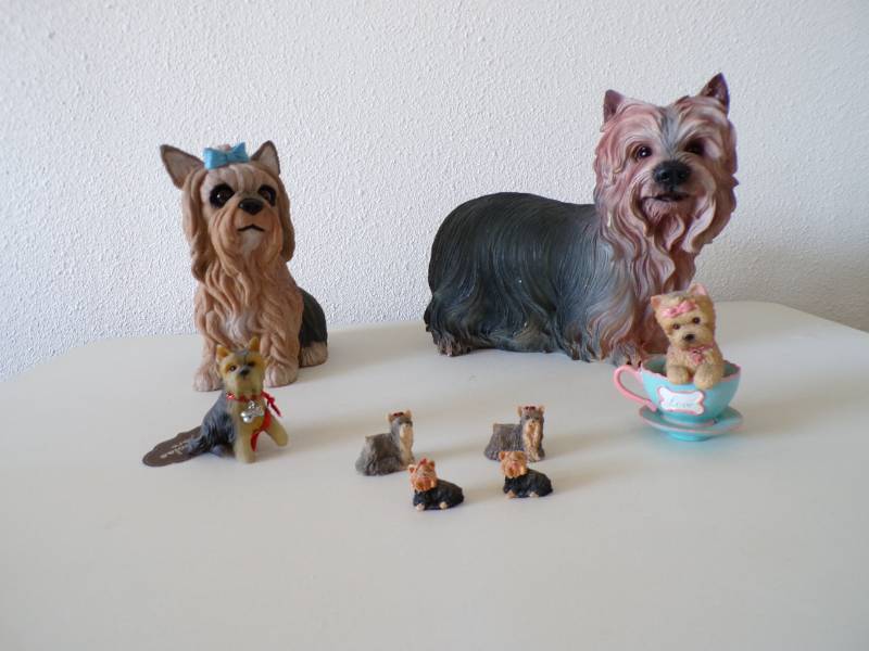 lot 34 image: (EW5) 8 Cocker Spaniel Figurines As...