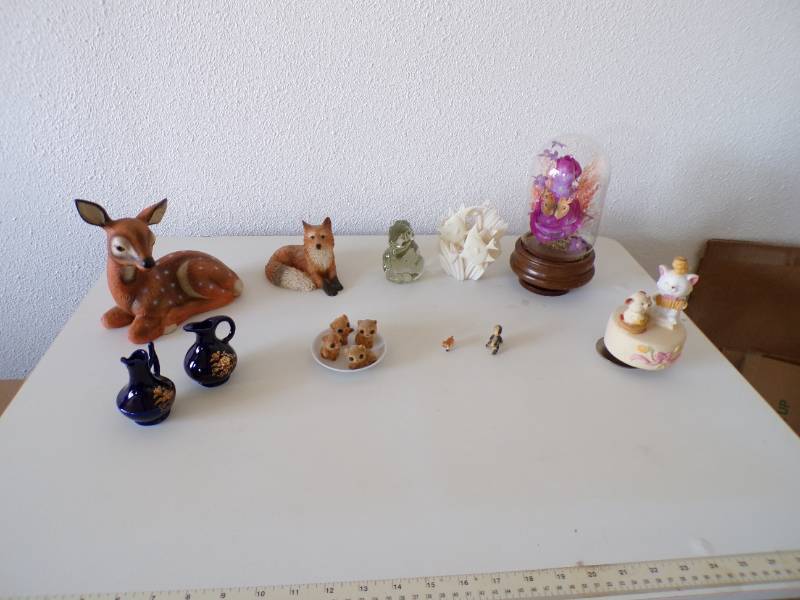 lot 35 image: (F-0) 15 Misc Animals Musical Figur...