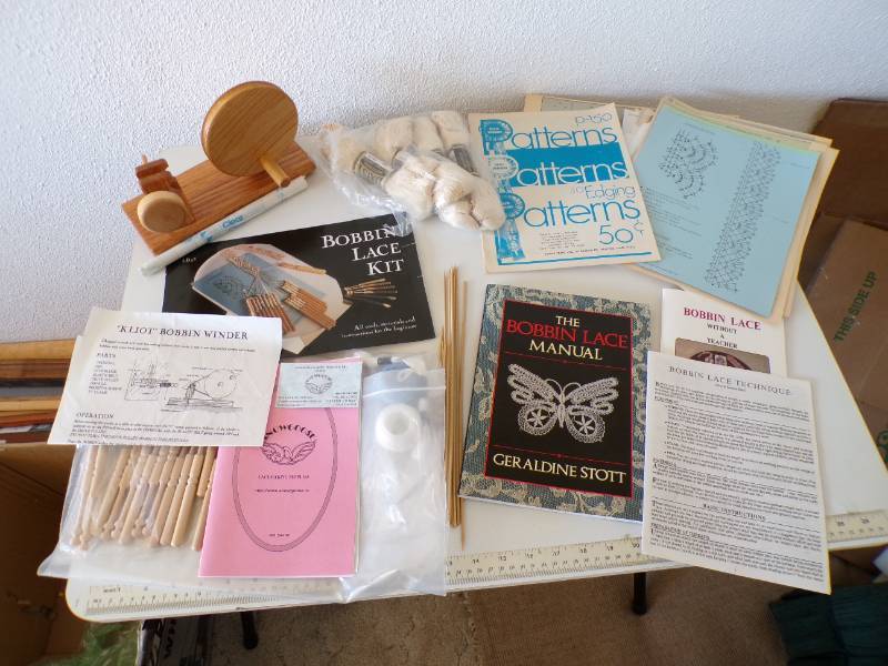 lot 40 image: (A-1) Bobbin Lace Kit - Manual, Pat...
