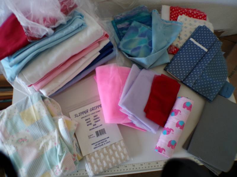 lot 46 image: (A-2) Several Yards of Quilting Fab...