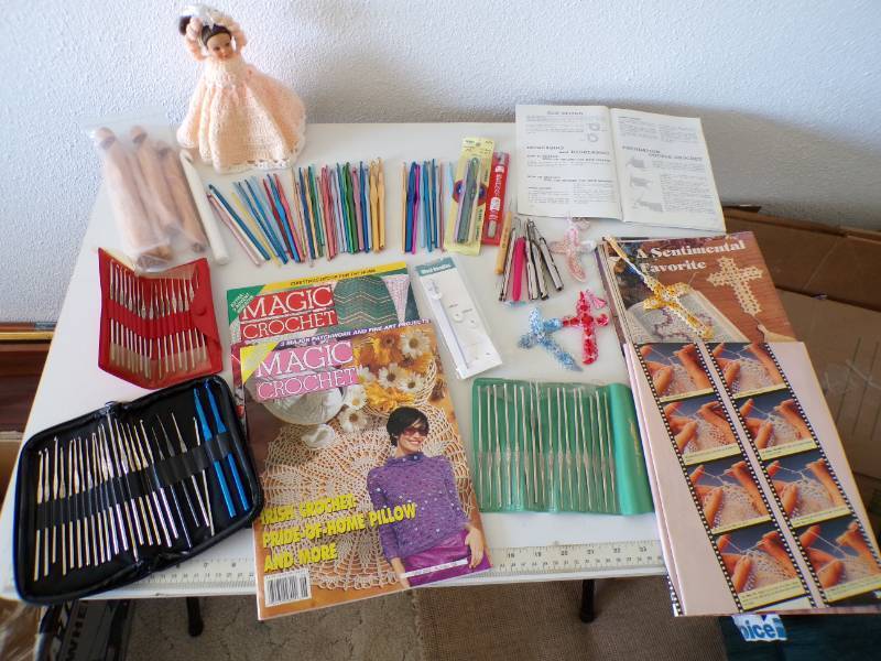 lot 58 image: (CS) Large Lot of Crochet Needles, ...