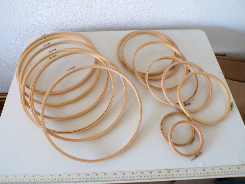 lot 64 image: (CSB) 14 Assorted Embroidery Hoops...
