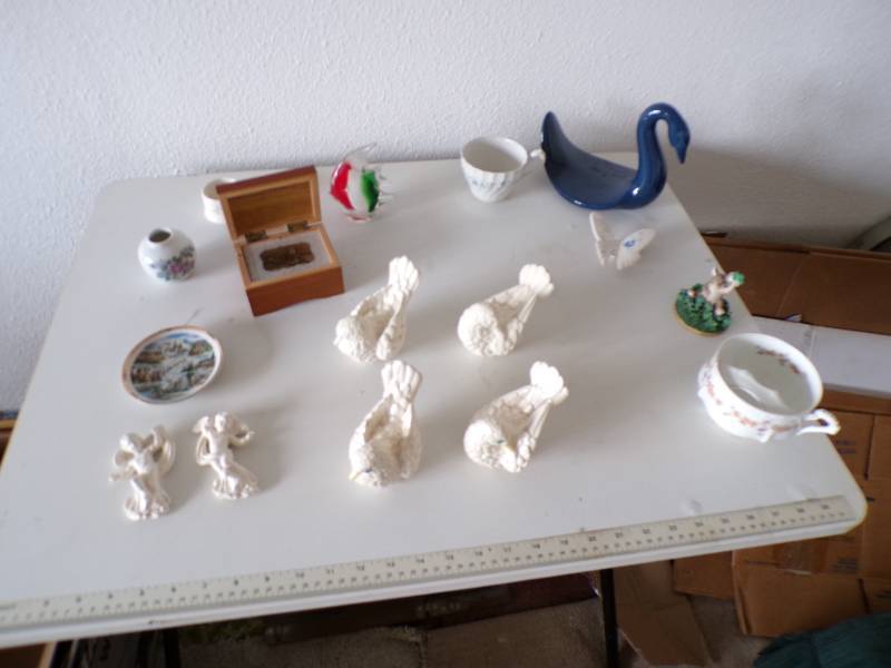 lot 85 image: (CSB) Assorted Knick Knacks - Soap ...