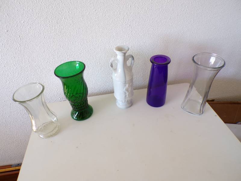 lot 88 image: (D-3) 5 Vases...