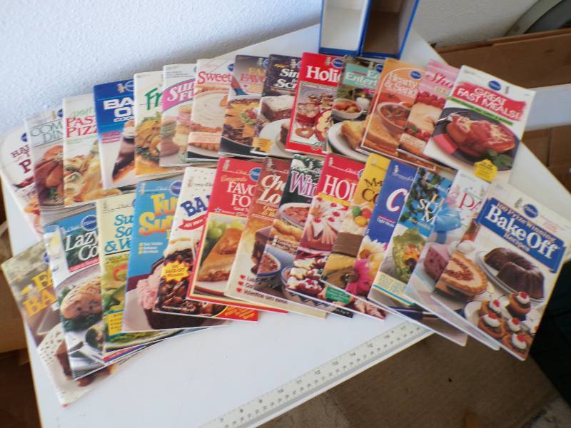 lot 89 image: (CS) 48 Cookbooks by Pillsbury...