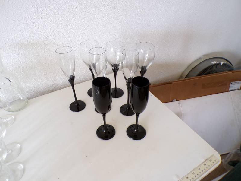 lot 91 image: (CS) Set of 8 Stemware Glasses...