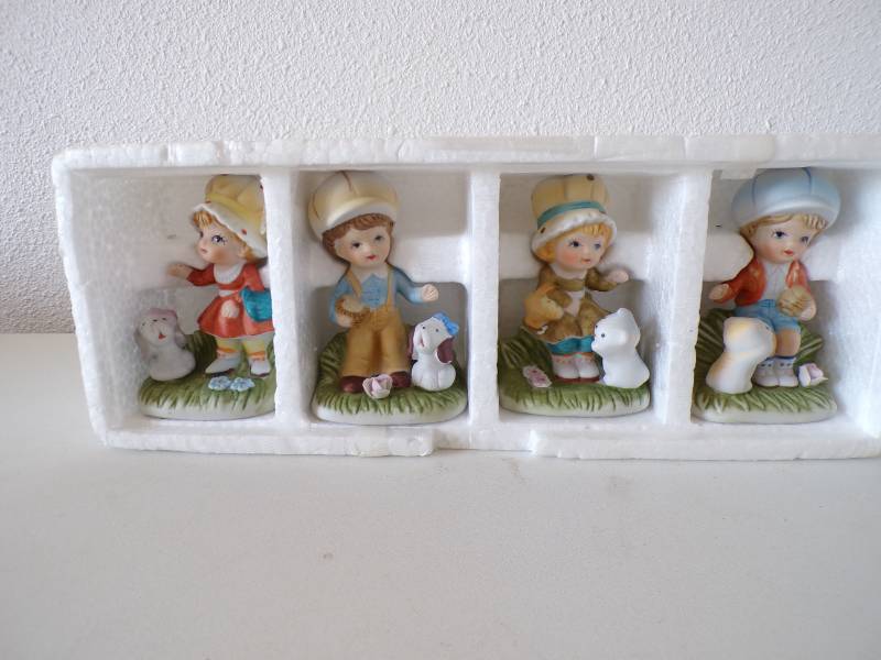 lot 102 image: (BS) Collectors Set of 4 Figurines...