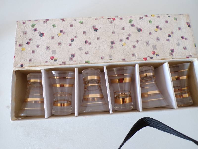 lot 103 image: (BS) Vintage Set of 6 Shot Glasses ...