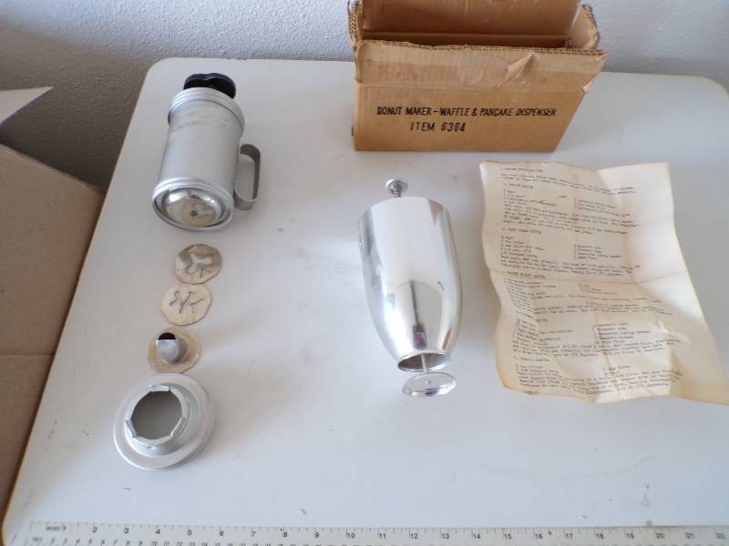 lot 110 image: (CSB) Donut Maker with Recipes and ...