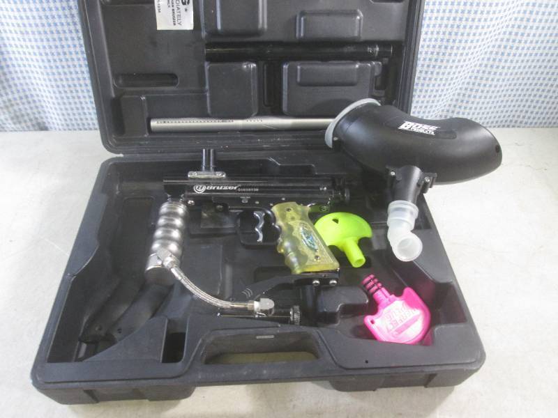 lot 128 image: (D-2) Bruzer Paint Gun with 2 Barre...