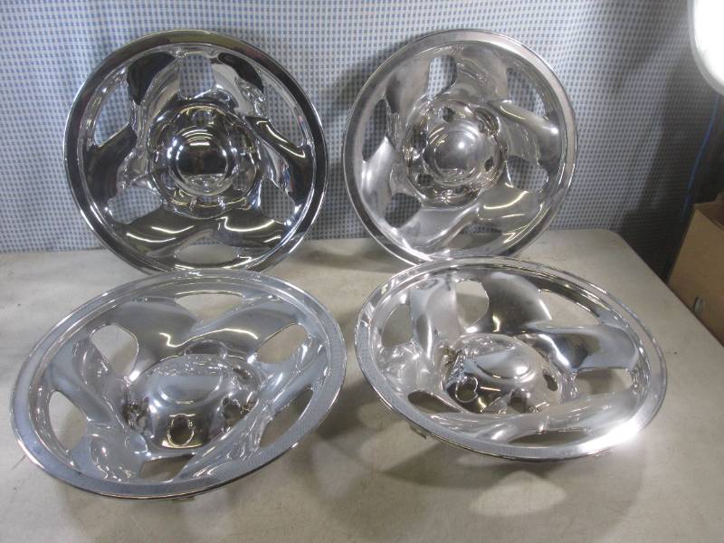 lot 129 image: (F-0) 4 - 16 Chrome Hub Caps  Whe...