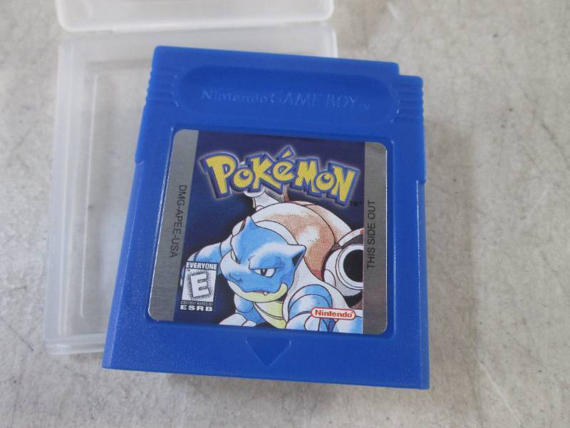 lot 155 image: (CNTR) Pokemon Blue Version Nintend...
