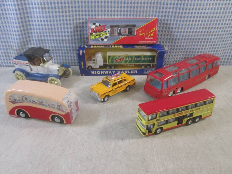 lot 165 image: (BSB) Assorted Collectable Toy Cars...