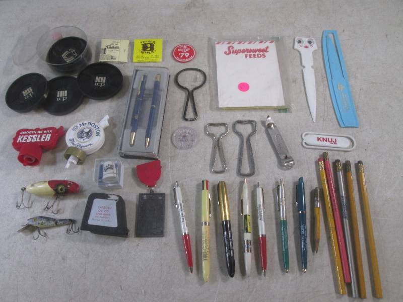 lot 185 image: (BSB) Assorted Vintage Smalls - See...