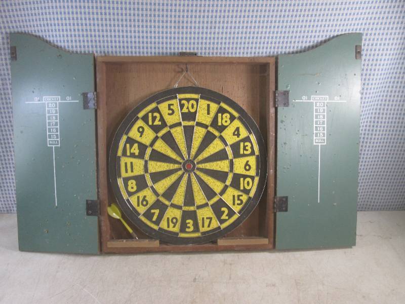 lot 189 image: (D-1) Vintage Steel Tip Dart Board ...