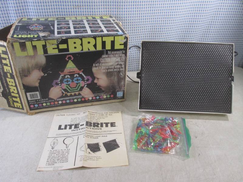 lot 190 image: (CS) Vintage Lite-Brite...