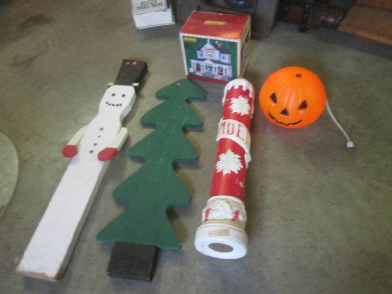 lot 199 image: (BS) Holiday Decor...