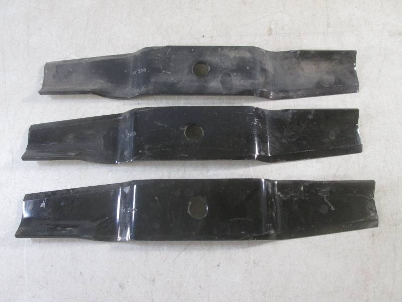 lot 204 image: (H-2) Set of 3 New Lawn Mower Blade...