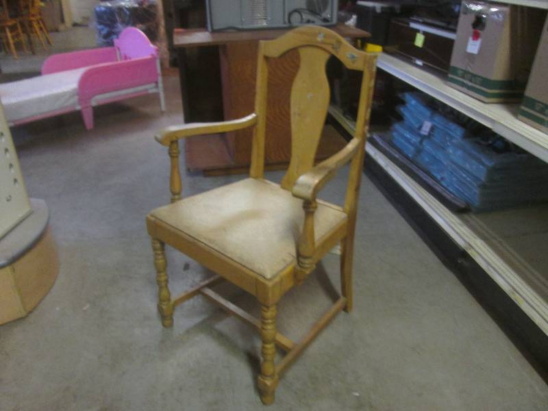 lot 210 image: (EW1) Vintage Wood Chair with Arms...
