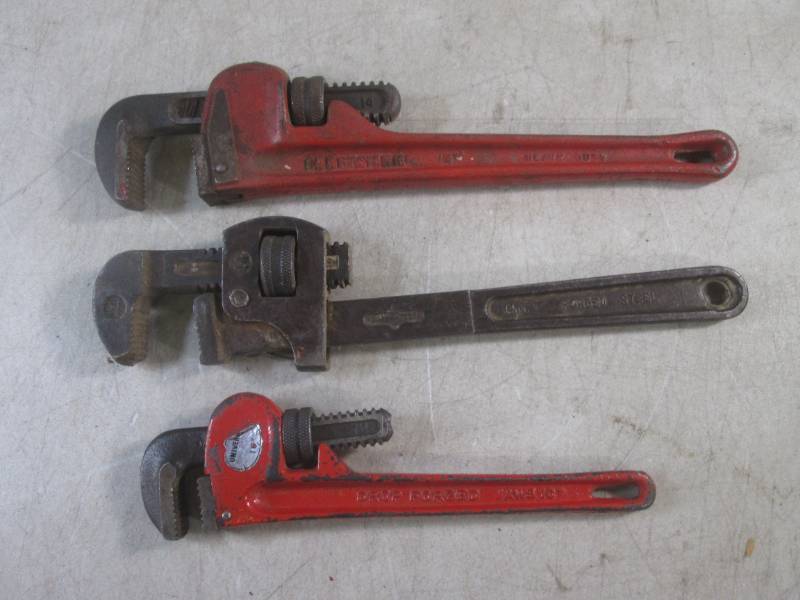 lot 215 image: (H-2) 3 Pipe Wrenches 2 - 14 and 1...