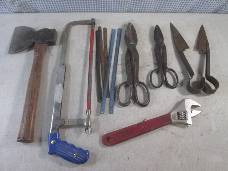 lot 216 image: (BS) Assorted Tools...