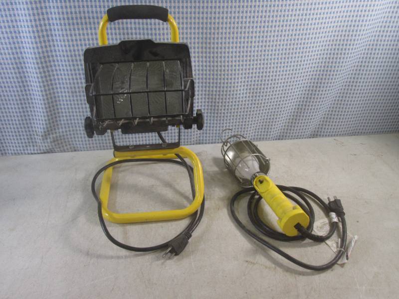 lot 220 image: (A-2T) 2 Work Lights - Both Need Ne...