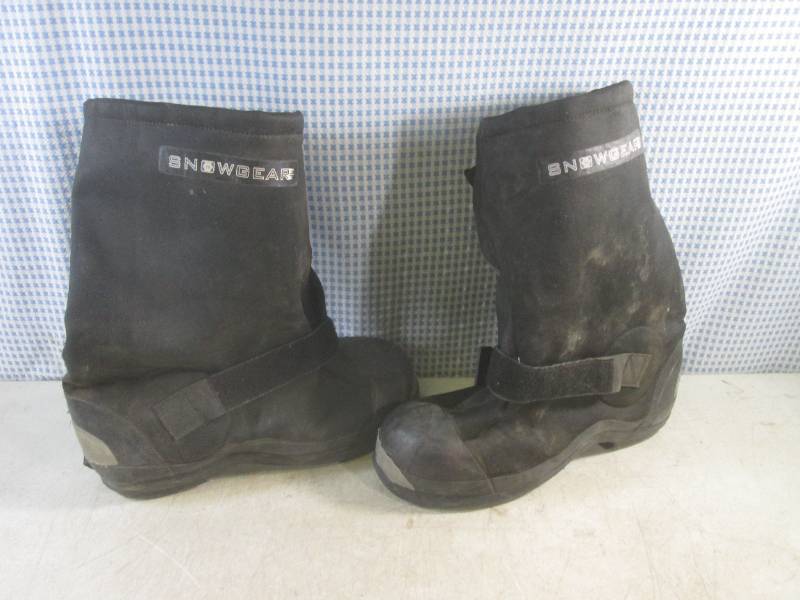lot 223 image: (A-1T) Chets SnowGear Overshoes Bo...